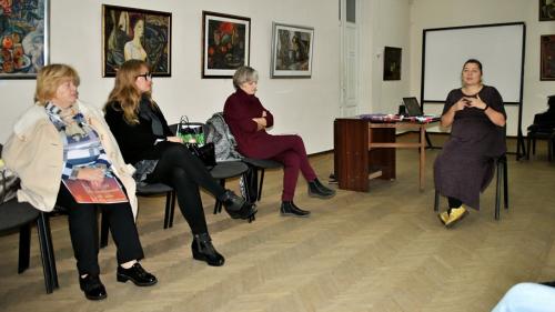 Музейні працівники та активісти беруть участь у тренінговій програмі «Інклюзія в музеї».